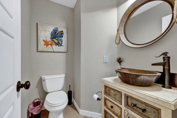 Stylish Remodel, Firepit, Pet Friendly