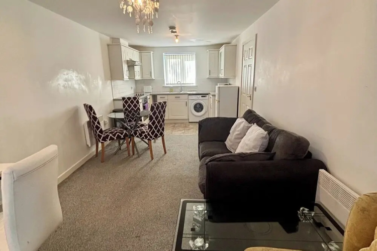 2 Bed Apartment-sleeps 4-free Parking