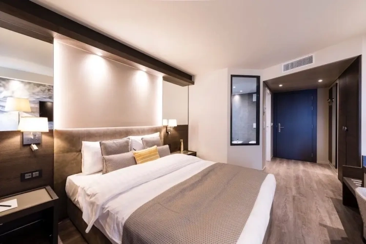 Standard Double room with city view
