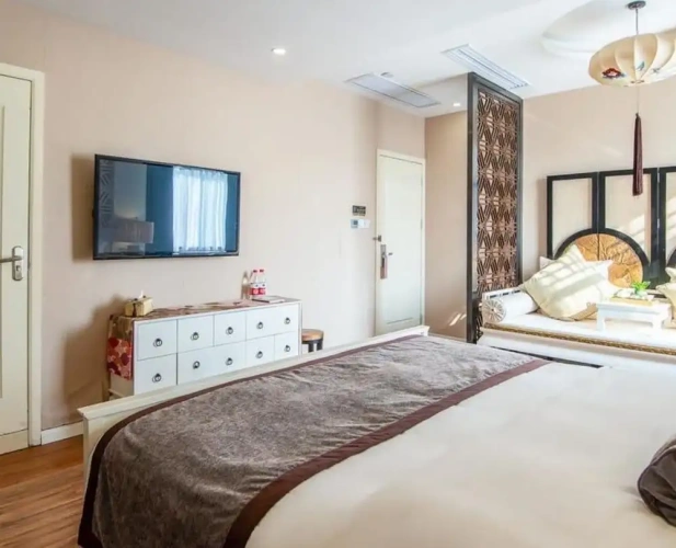 Suite with mountain view