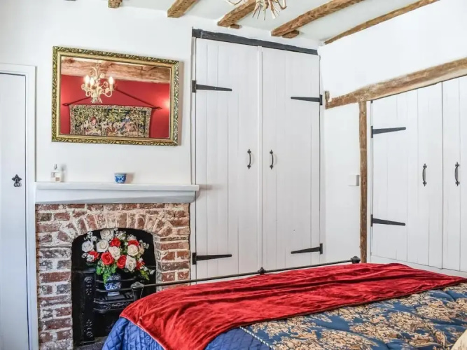 Local Pubs, Walking Routes, Cottage w Parking