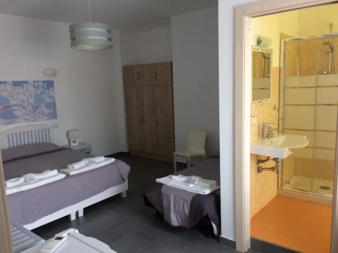 Standard Triple room