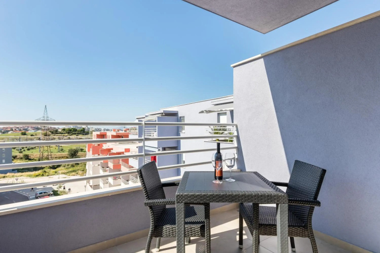 Apartment Diva, a nice condo with free parking