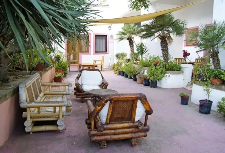 1 Bedroom Apartment with courtyard view