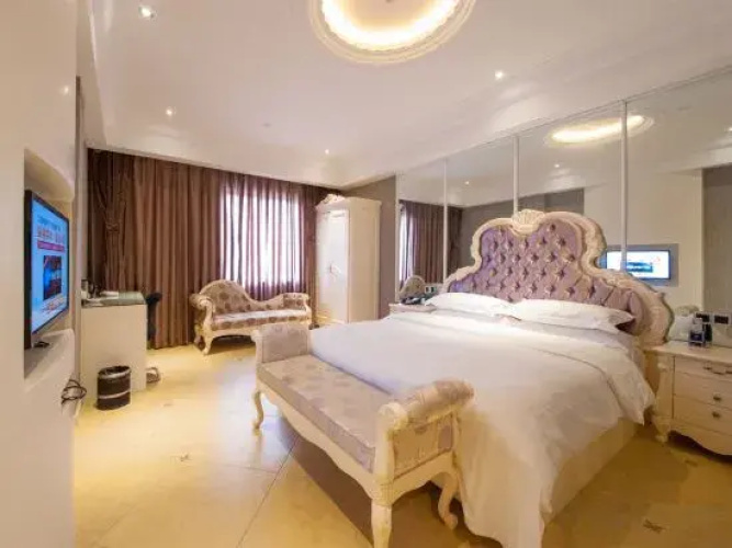 Love Bird Hotel