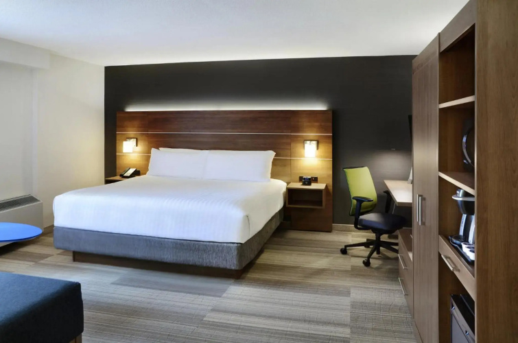 Holiday Inn Express Toronto - Downtown by IHG
