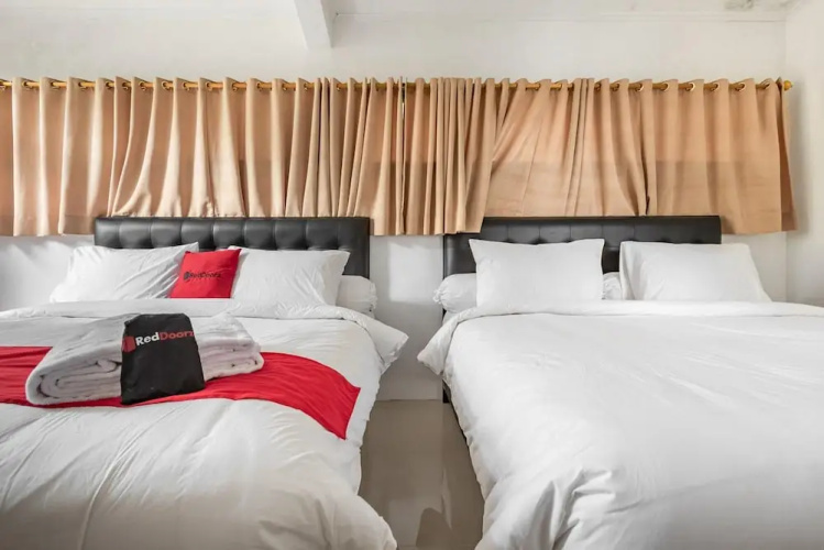 RedDoorz @ Mega Indah Villa Estate G16