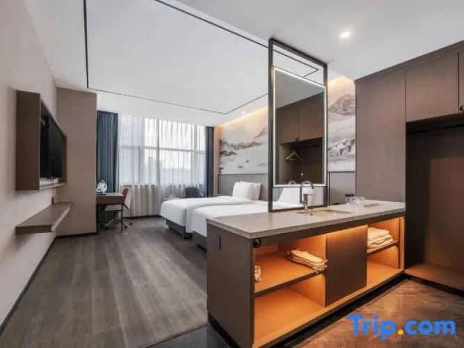 Standard Double room with city view