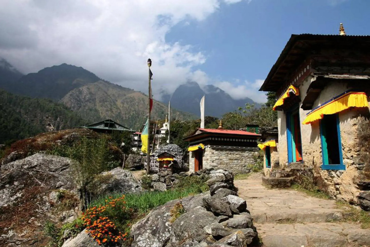 Yeti Mountain Home, Phakding