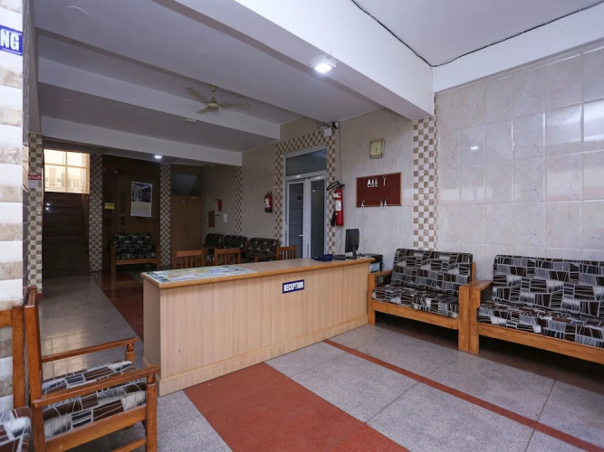 OYO 15681 Matri Neer