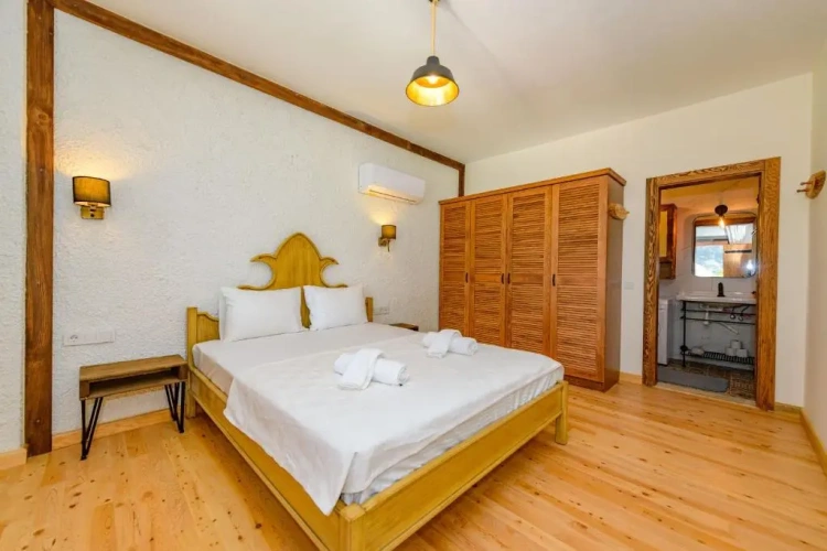 Suite with pool view