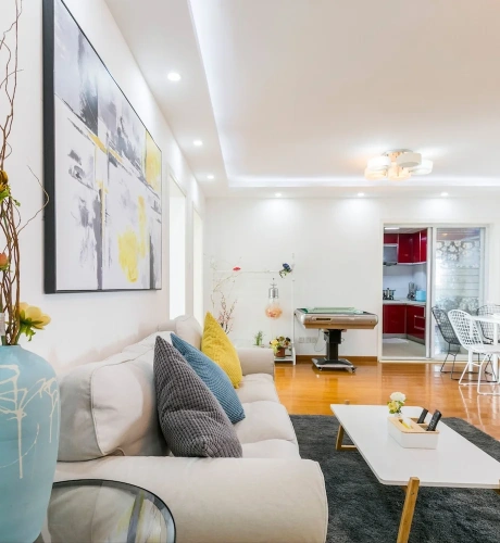 4 Bedrooms Apartment