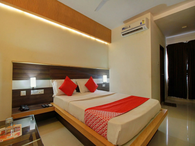 OYO 14406 Hotel Subashree