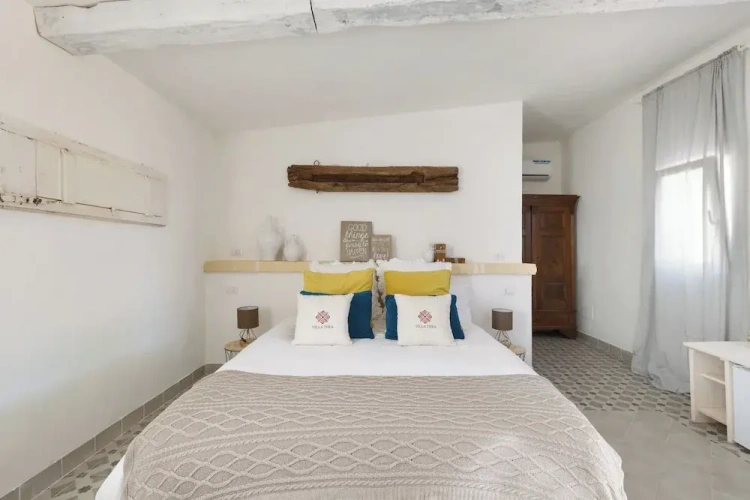 4 Bedrooms Villa