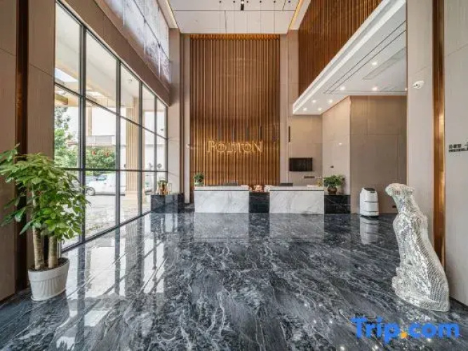 Poltton Century Hotel（Yangjiang  Jinshan Road ）
