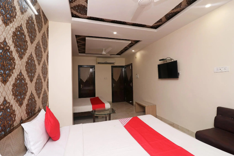 OYO 27611 Hotel Shree Regency