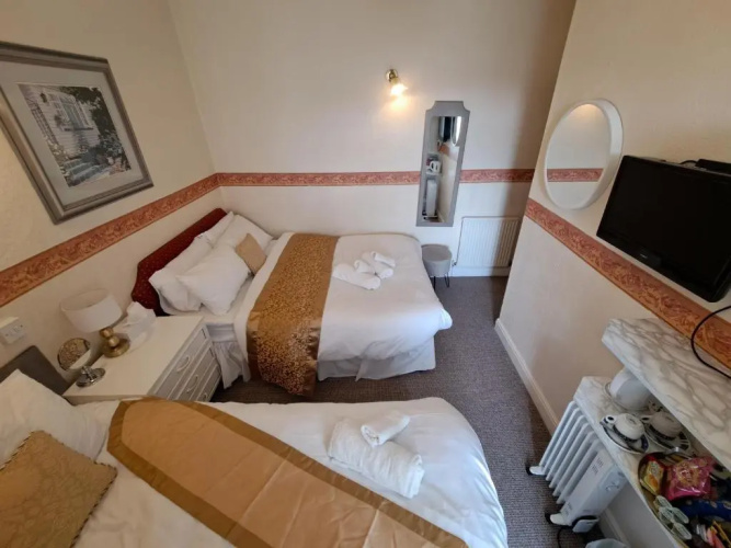 Lily Hotel