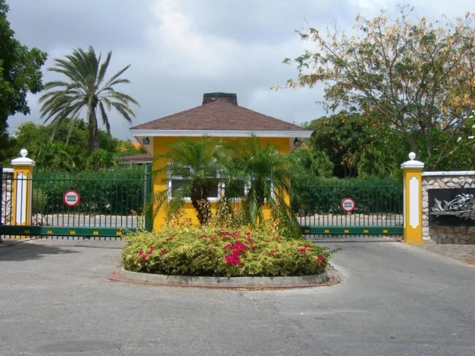 2 Bedrooms Cottage