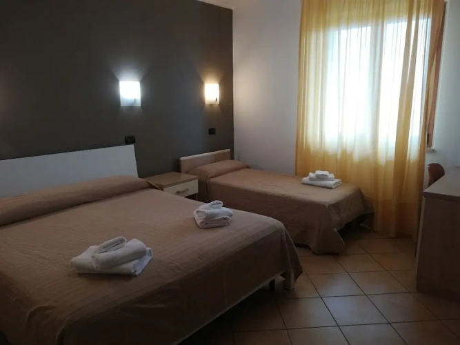 Standard Triple room