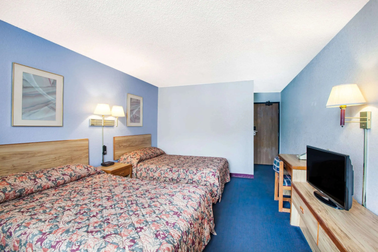 Super 8 by Wyndham Hot Springs
