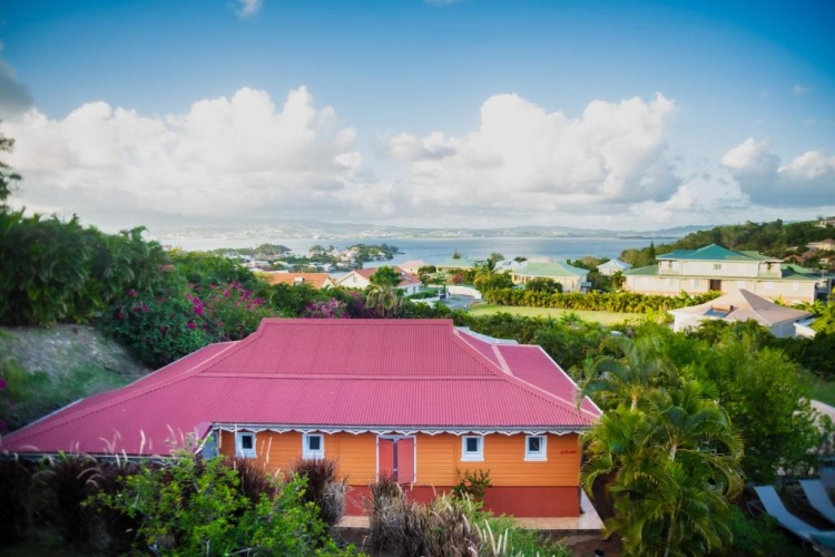 2 Bedrooms Villa