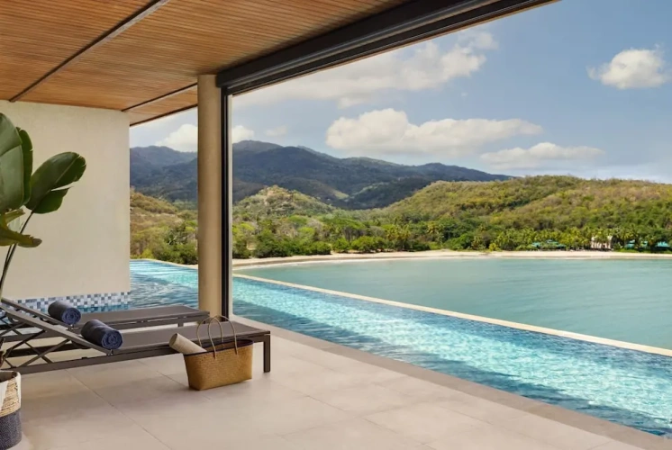 4 Bedrooms Luxury Villa