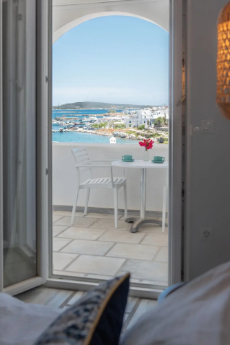 Adonis Hotel Studios & Apartments