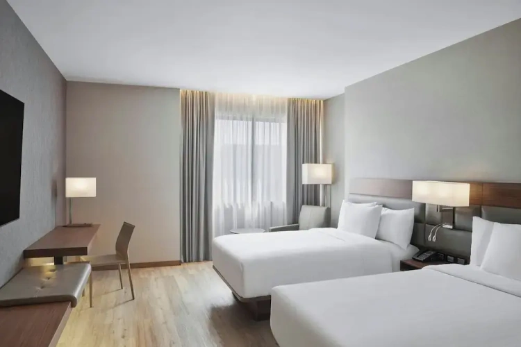 Standard Quadruple room with city view