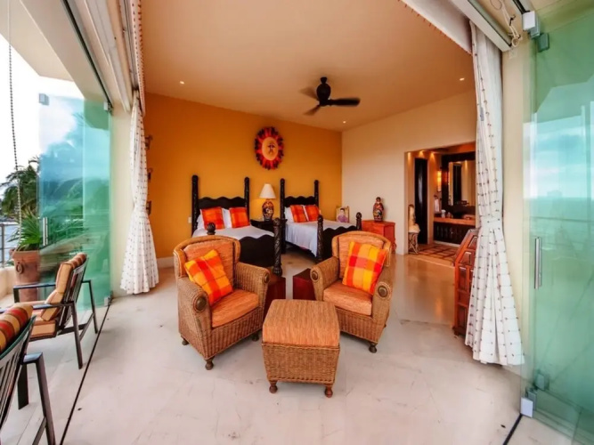 Sunny Vacation Villa 95