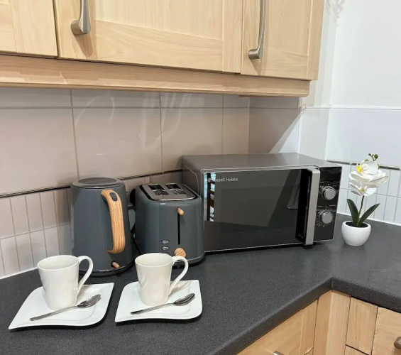 City Centre Apartment - Free Parking - Sleeps 4