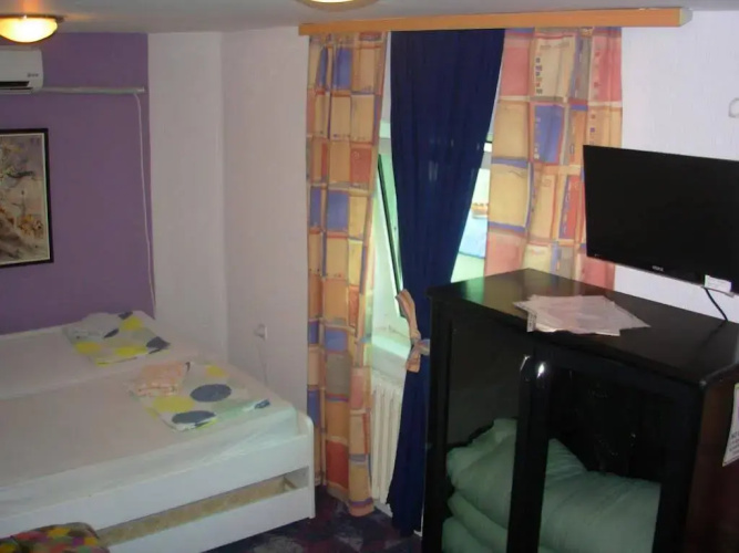 Hostel 021