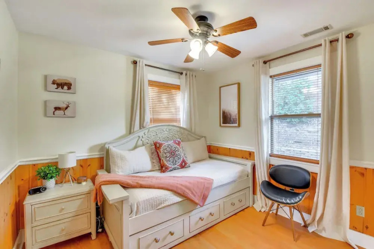 Lakemont Mountain Cabin w/ Game Room & Hot Tub!