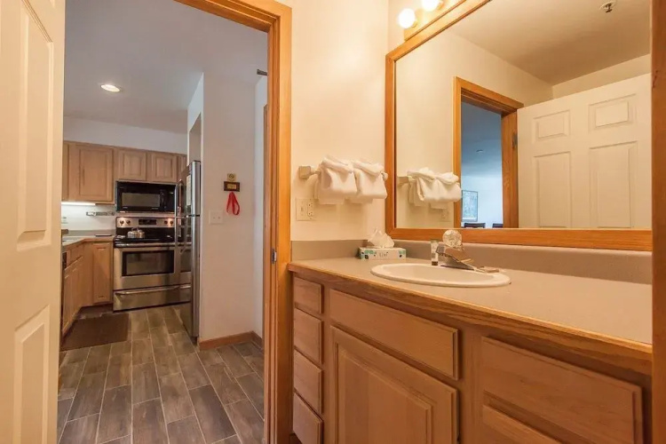 Lakeshore #1533 - 1 Br Condo
