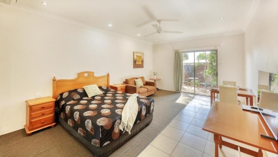 Deluxe Double room with courtyard view