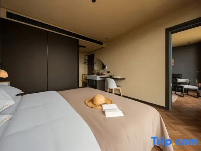 1 Bedroom Suite with mountain view
