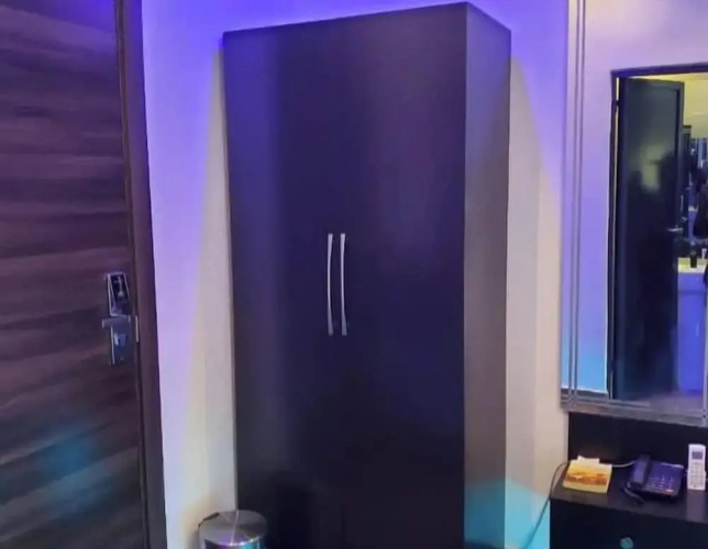 Q Nuts Lounge And Suites