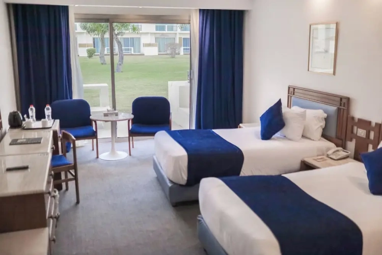 Standard Twin room with balcony