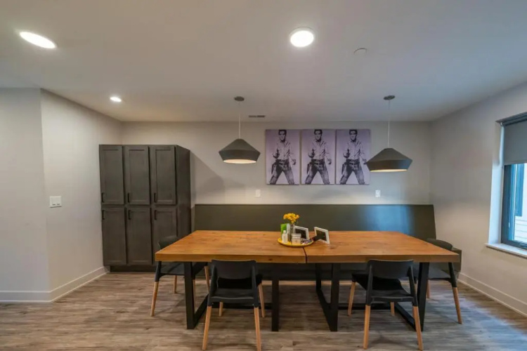 New Private Suite in Tech-enabled townhome