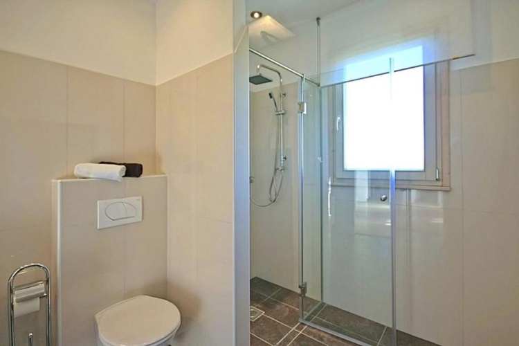 4 Bedrooms Villa
