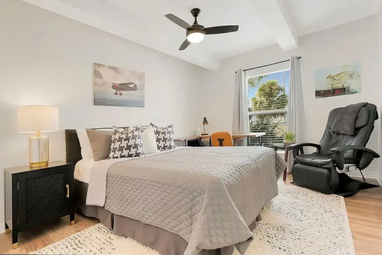 2 Steps to Ice Plant Apt in Downtown St Aug