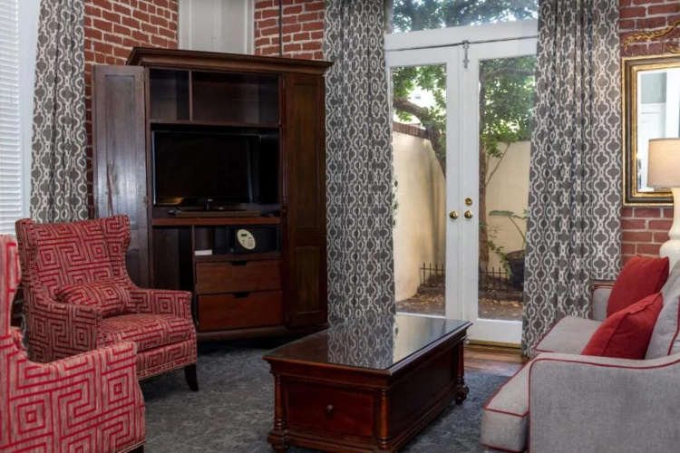 East Bay Inn, Historic Inns of Savannah Collection