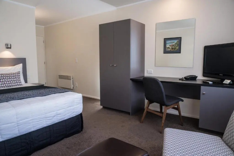 West Plaza Hotel