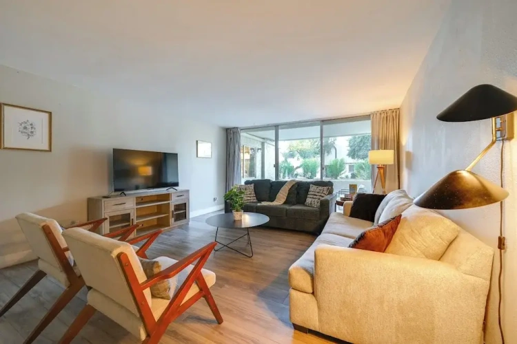 2 Bedrooms Apartment