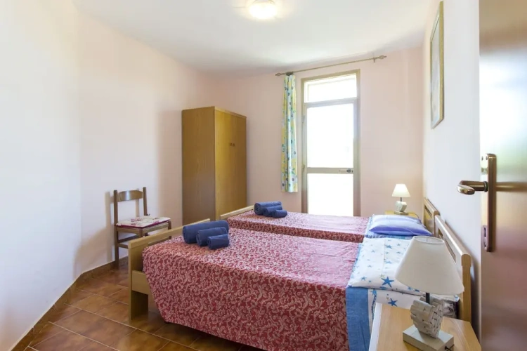 2 Bedrooms Apartment