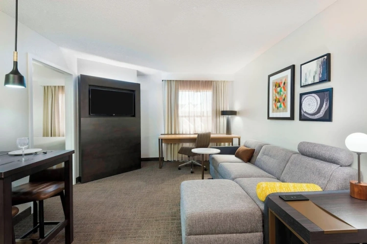 1 Bedroom Suite