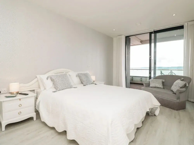 Apartment 20 Summer Place