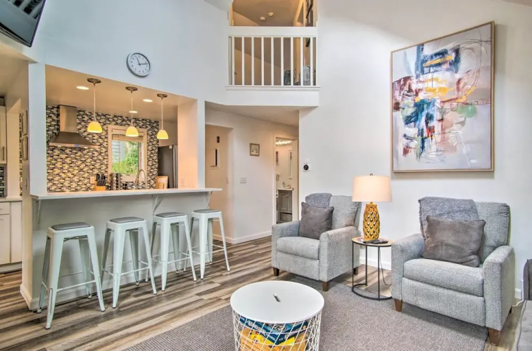 5 Mi to Mashpee Commons: Coastal Mashpee Condo