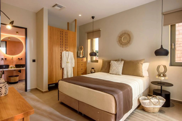 3 Bedroom Villa with a heated pool