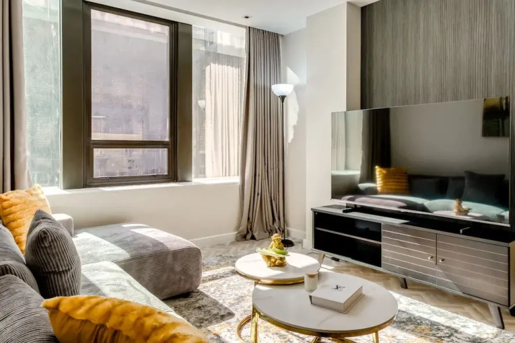Upscale Urban Haven at City Suite 906