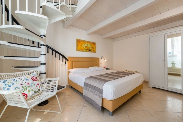 Economy Quadruple Basement room